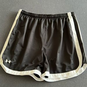 Size large Under Armour basketball soccer shorts EUC